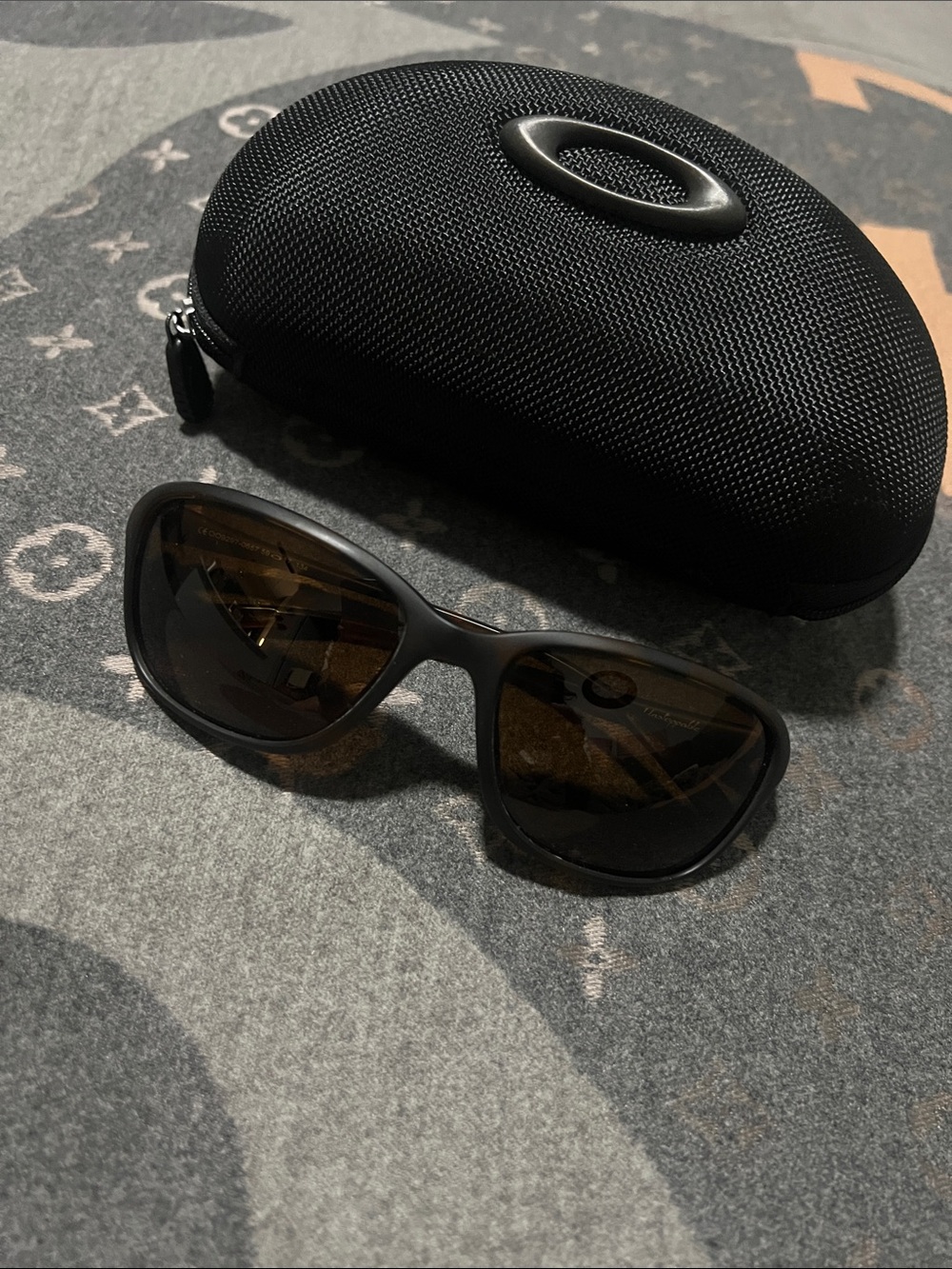 Oakley tortoise shell Sunglasses with Brown Lenses and Zip Case